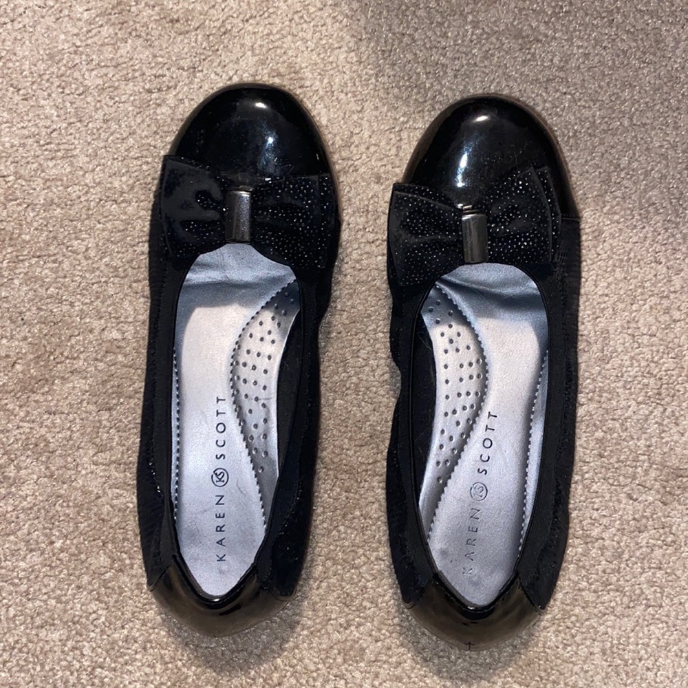 Black flats with bow